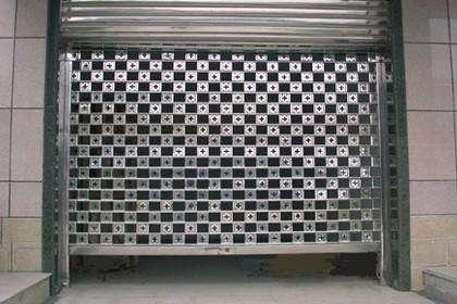 辛(xin)集(ji)如(ru)何選擇卷(juan)簾門(men)以及(ji)它有什麽(me)好(hao)處